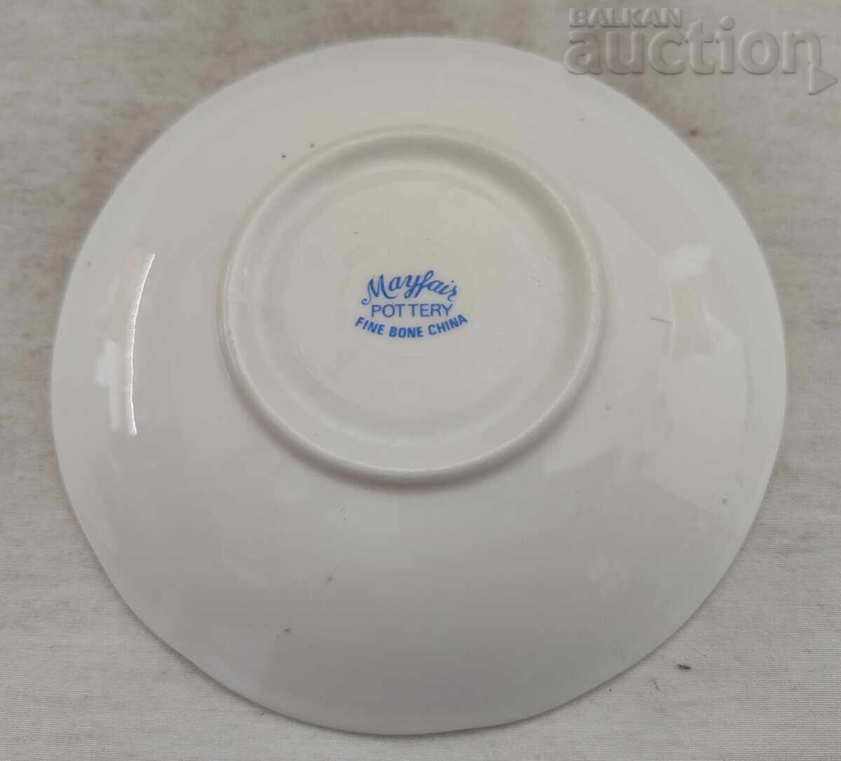 Delivery of PORCELAIN CUP AND TWO SAUCERS ENGLAND Delivery of PORCELAIN CUP AND TWO SAUCERS ENGLAND