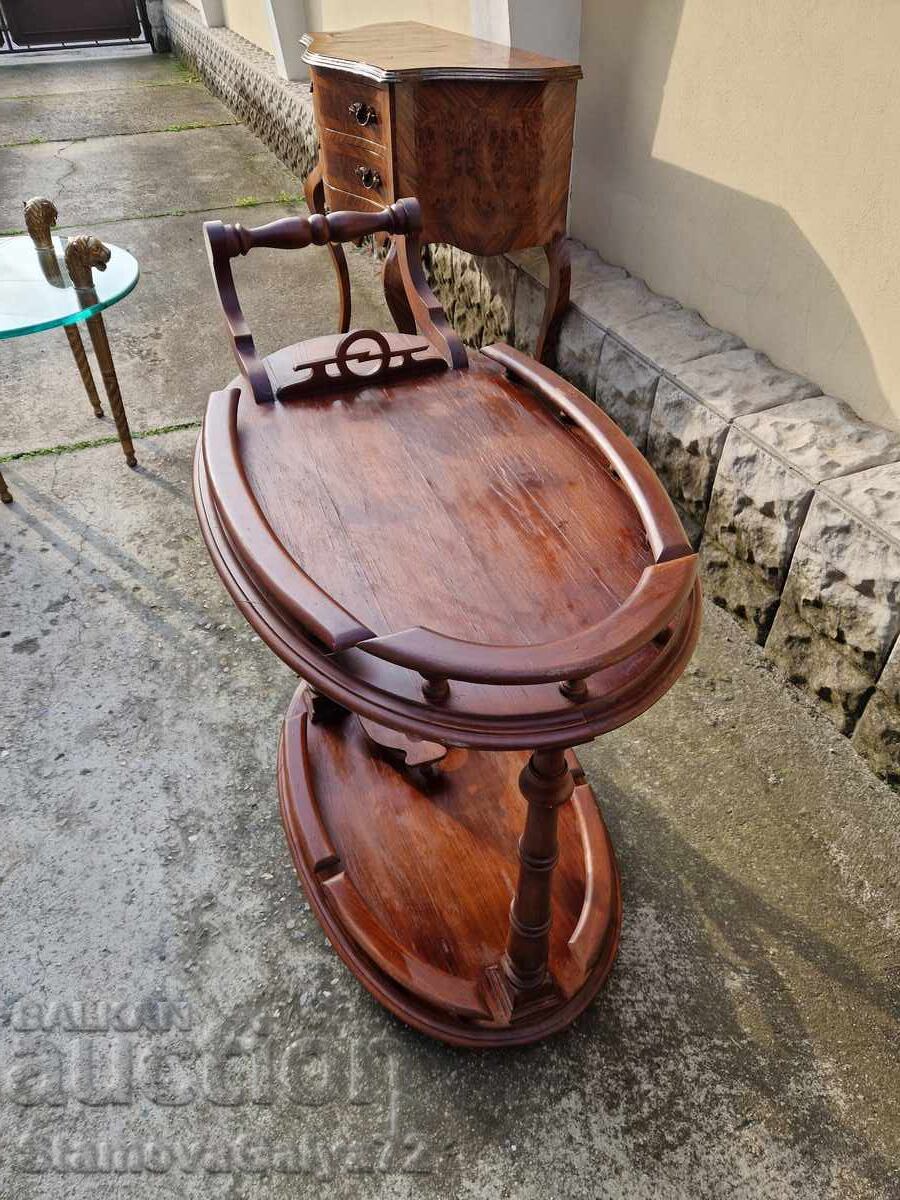 Livrarea Un cărucior de servire belgian antic grozav