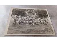 Φωτογραφία Βάρνα Νέοι άνδρες και αγόρια στη θάλασσα