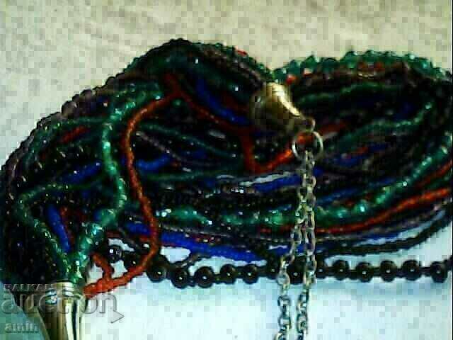 Παράδοση πολύ όμορφο κολιέ μανέστα