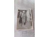 Photo Sofia Man and young woman in front of KARYU store 1940