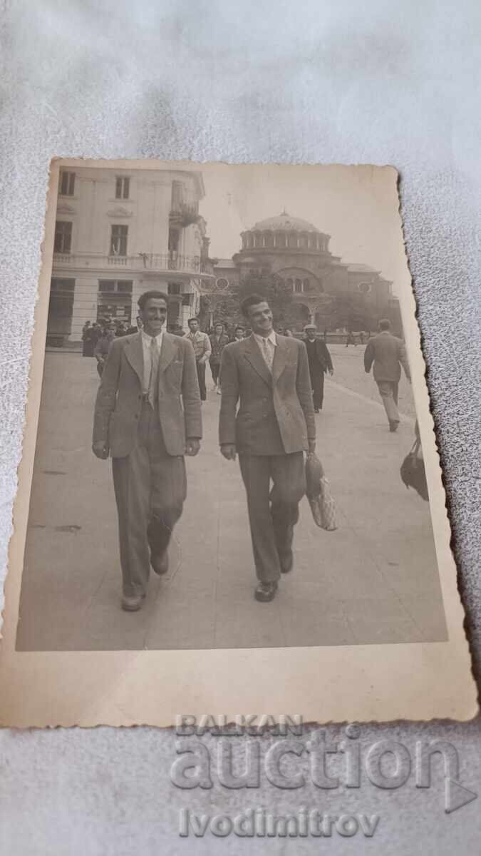 Photo Sofia Two young men in front of the Courthouse 1949