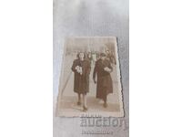 Photo Sofia Two women on a walk