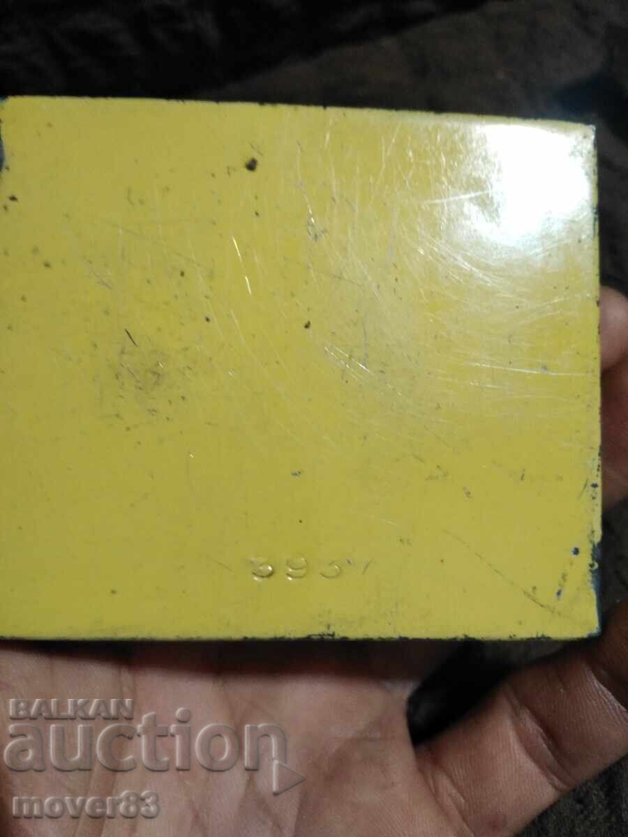 Παράδοση Καπνοπωλείο. Καπνοθήκη τσιγάρων "State Express" Παράδοση Καπνοπωλείο. Καπνοθήκη τσιγάρων "State Express"