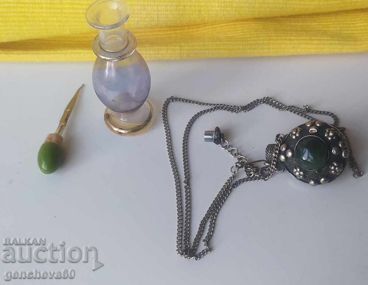 Licitație VINTAGE Sticluță de parfum de colecție Medalion