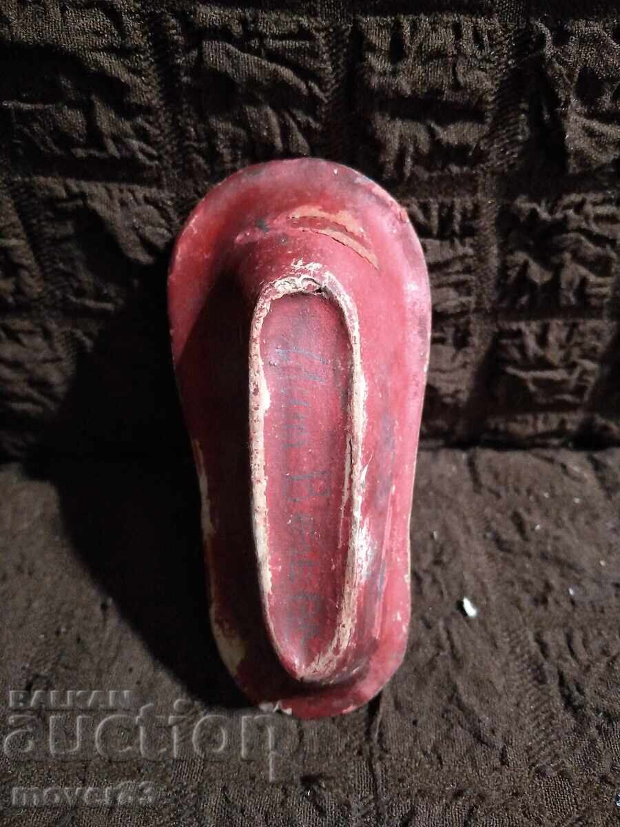 Licitație Jucărie veche/figurina. Cadă. Ceramică Licitație Jucărie veche/figurina. Cadă. Ceramică