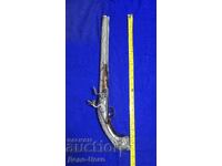 Pistol din argint cu cremene