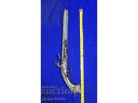 Ασημένιο πιστόλι με πυρίτιο