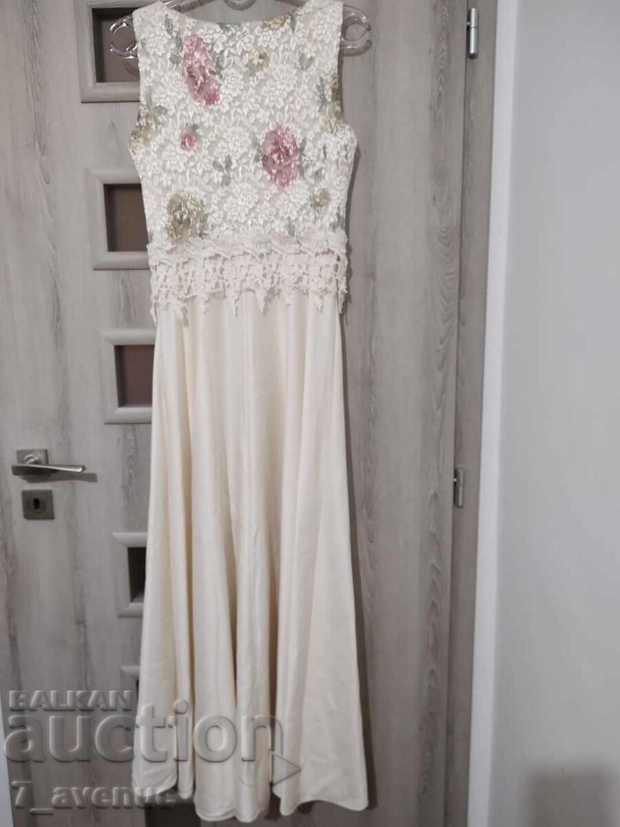 Formal dress, possibly wedding, beautiful 5.12.25 - 6