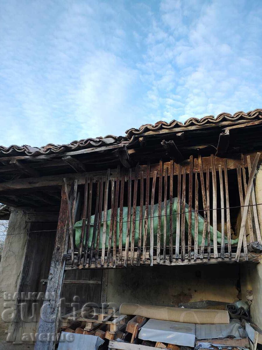 Brick, authentic brick building, 120 years old. 5.12.2025 with price 9000.00 BGN | € 4601.63