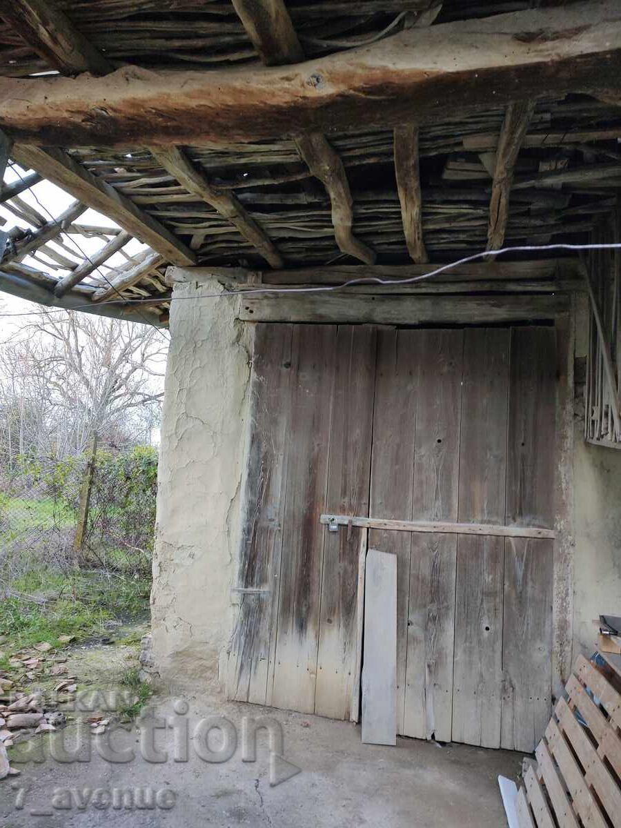 Auction  Brick, authentic brick building, 120 years old. 5.12.2025