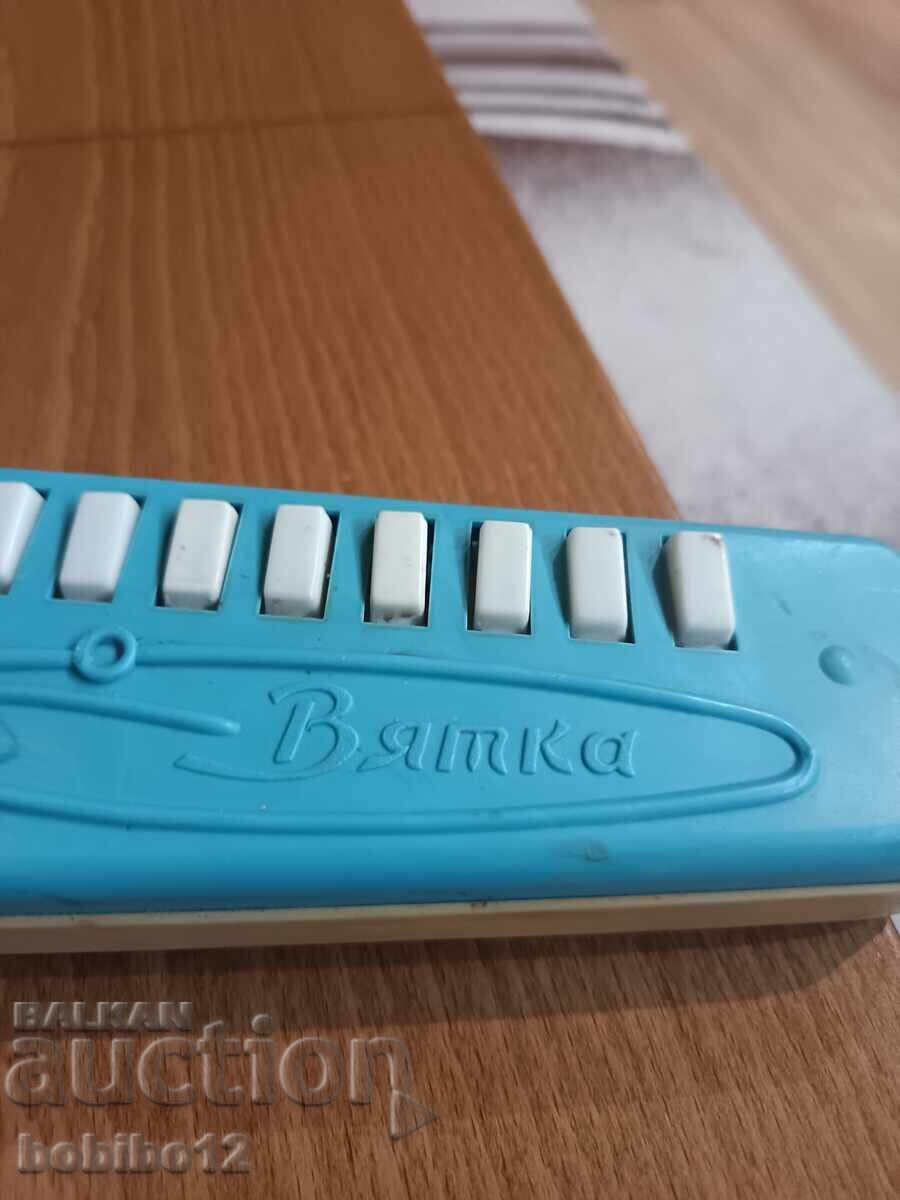 Детски музикален инструмент Vintage USSR Viatka с цена € 15.00 | 29.34 лв.