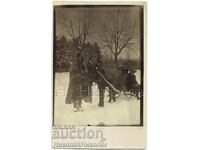 FOTOGRAFIE VECHE PLIMBARE DE IARNĂ CU SANIUȚĂ TRASĂ DE CAI E676