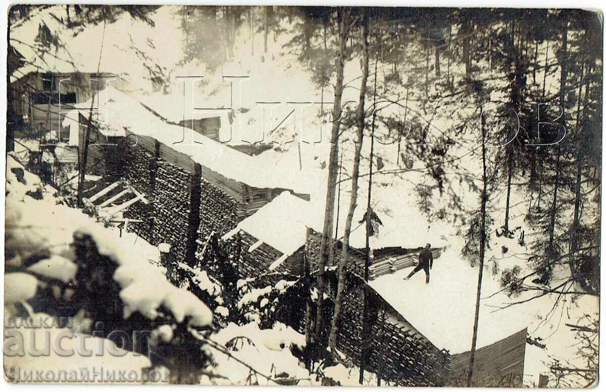 OLD PHOTO OF A MOUNTAIN SAWMILL IN WINTER E677