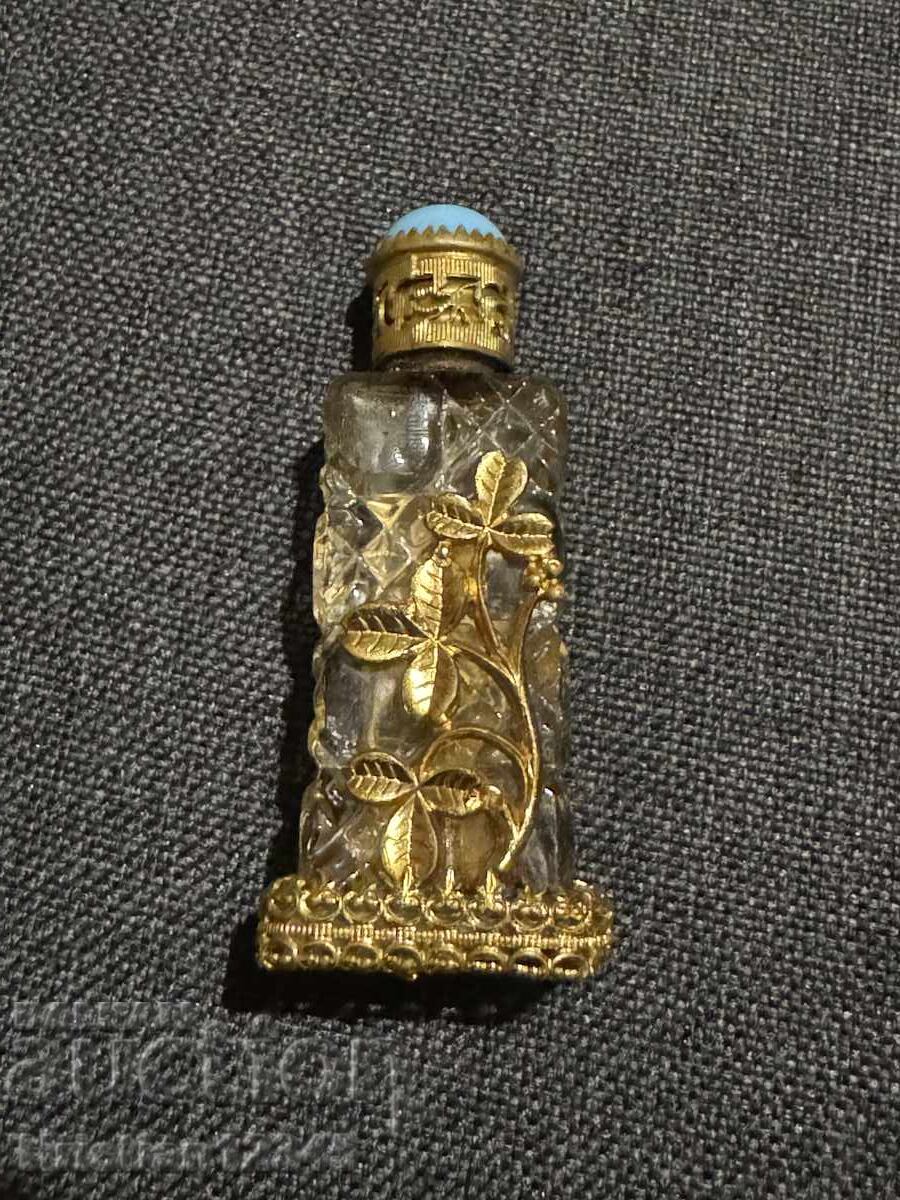 Старо шишенце от парфюм