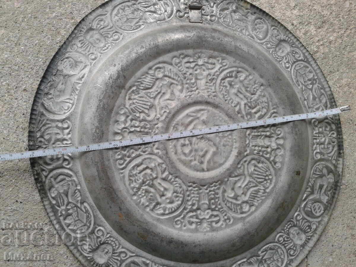 Farfurie metalică panou cu ornamente cu preț 0.01 BGN | € 0.01 Farfurie metalică panou cu ornamente cu preț 0.01 BGN | € 0.01