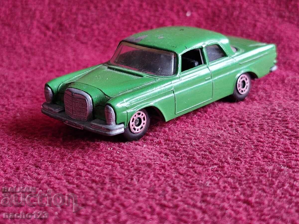Matchbox-Βουλγαρία Mercedes 300 SE Matchbox-Βουλγαρία Mercedes 300 SE