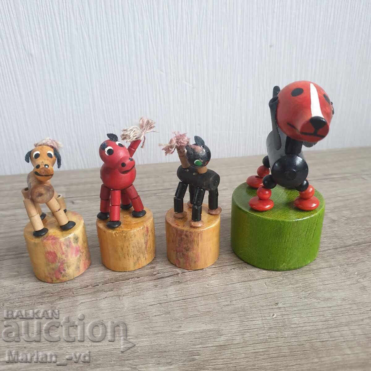 Ξύλινα πτυσσόμενα παιχνίδια χορού για ώθηση με τον αντίχειρα - 4 τεμάχια με τιμή 40.00 BGN | € 20.45