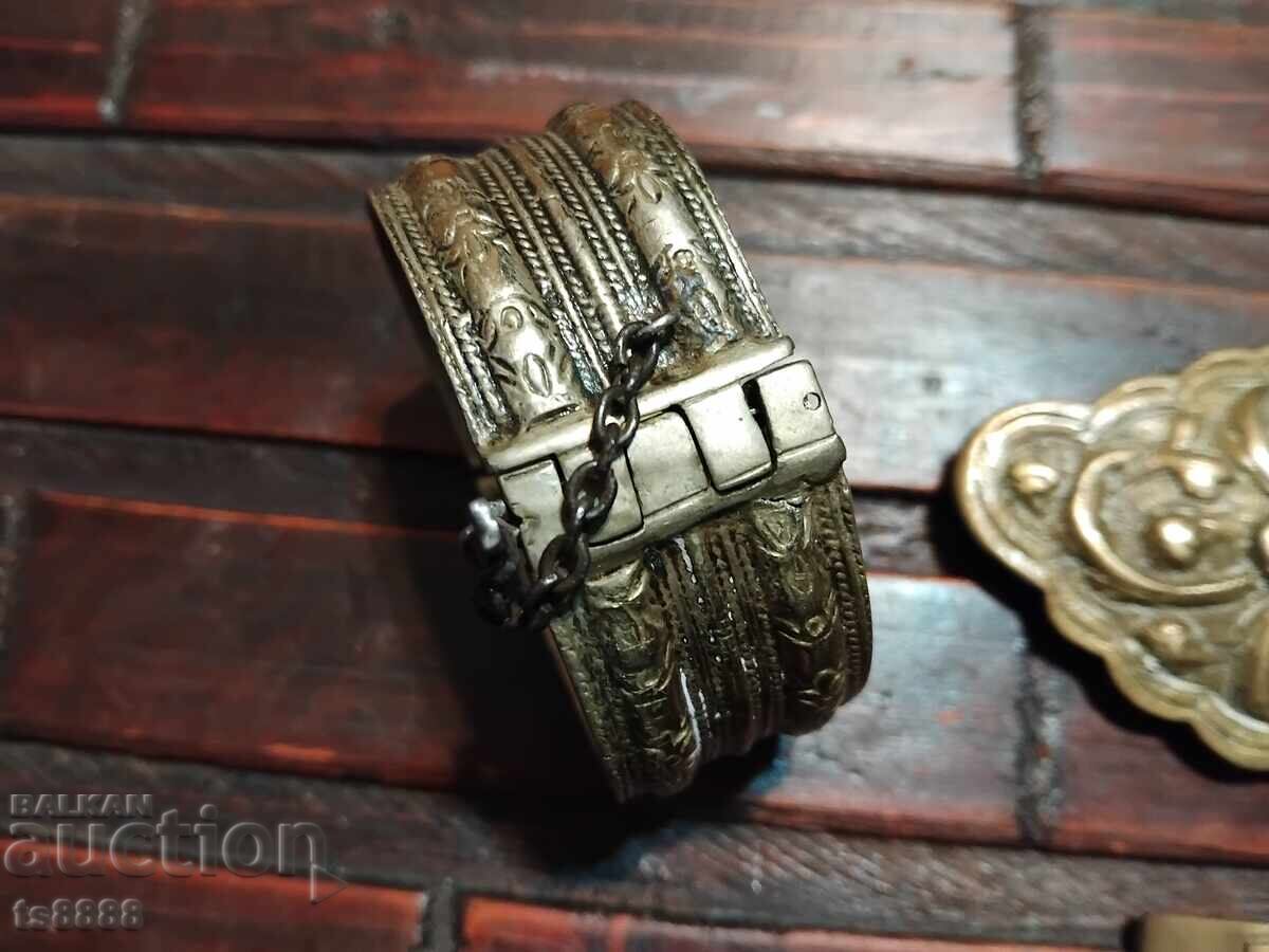 Lot of buckles and hryvnia with price 300.00 BGN | € 153.39 Lot of buckles and hryvnia with price 300.00 BGN | € 153.39
