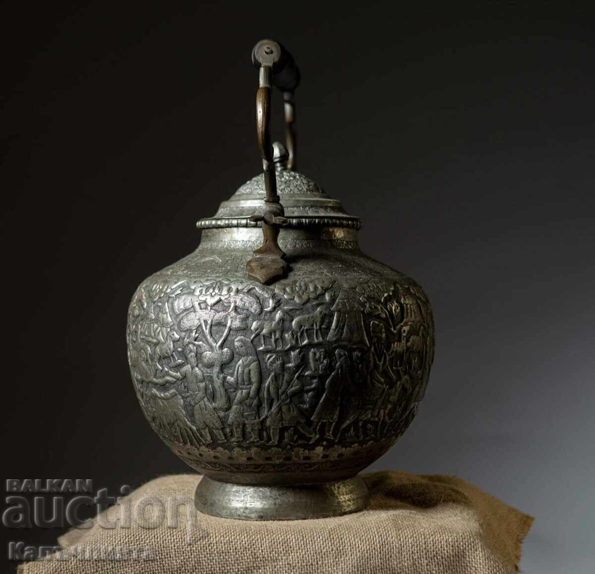 Аукцион Огромна персийска кана за вода Аукцион Огромна персийска кана за вода