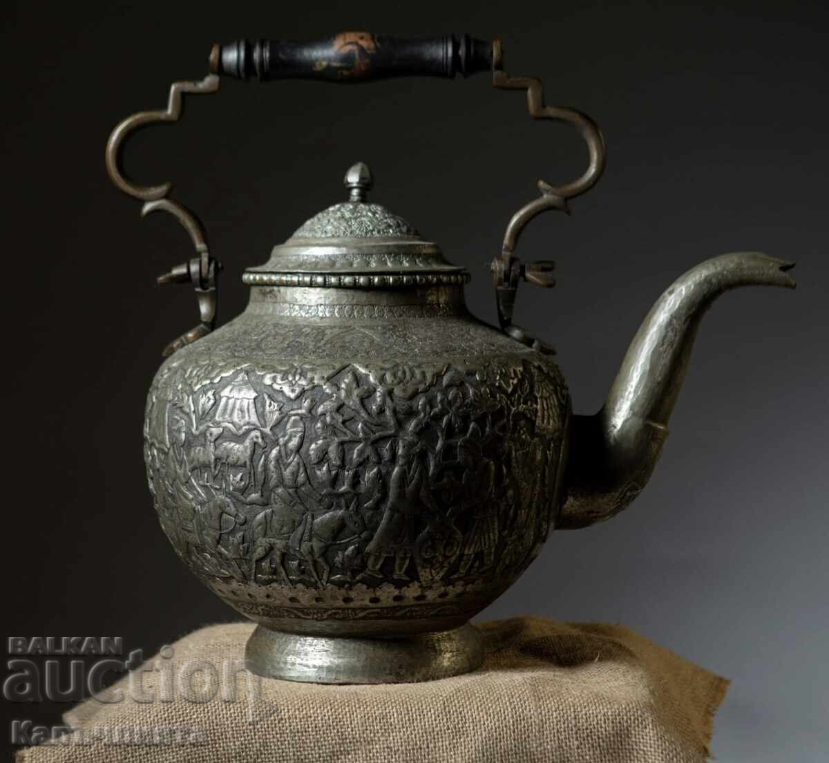 Огромна персийска кана за вода Огромна персийска кана за вода