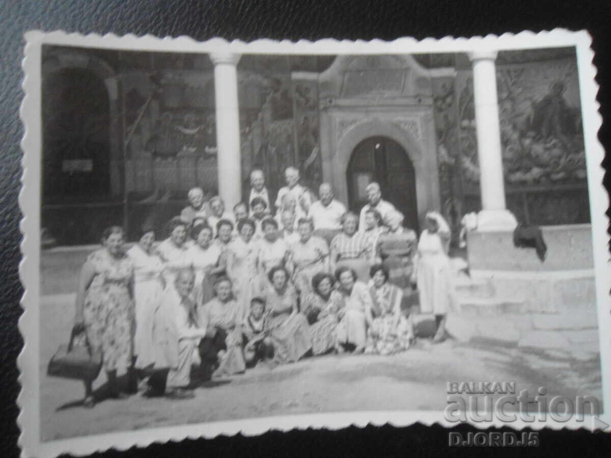 Стара снимка, Пред рилския манастир, Октомври 1958 г. Стара снимка, Пред рилския манастир, Октомври 1958 г.