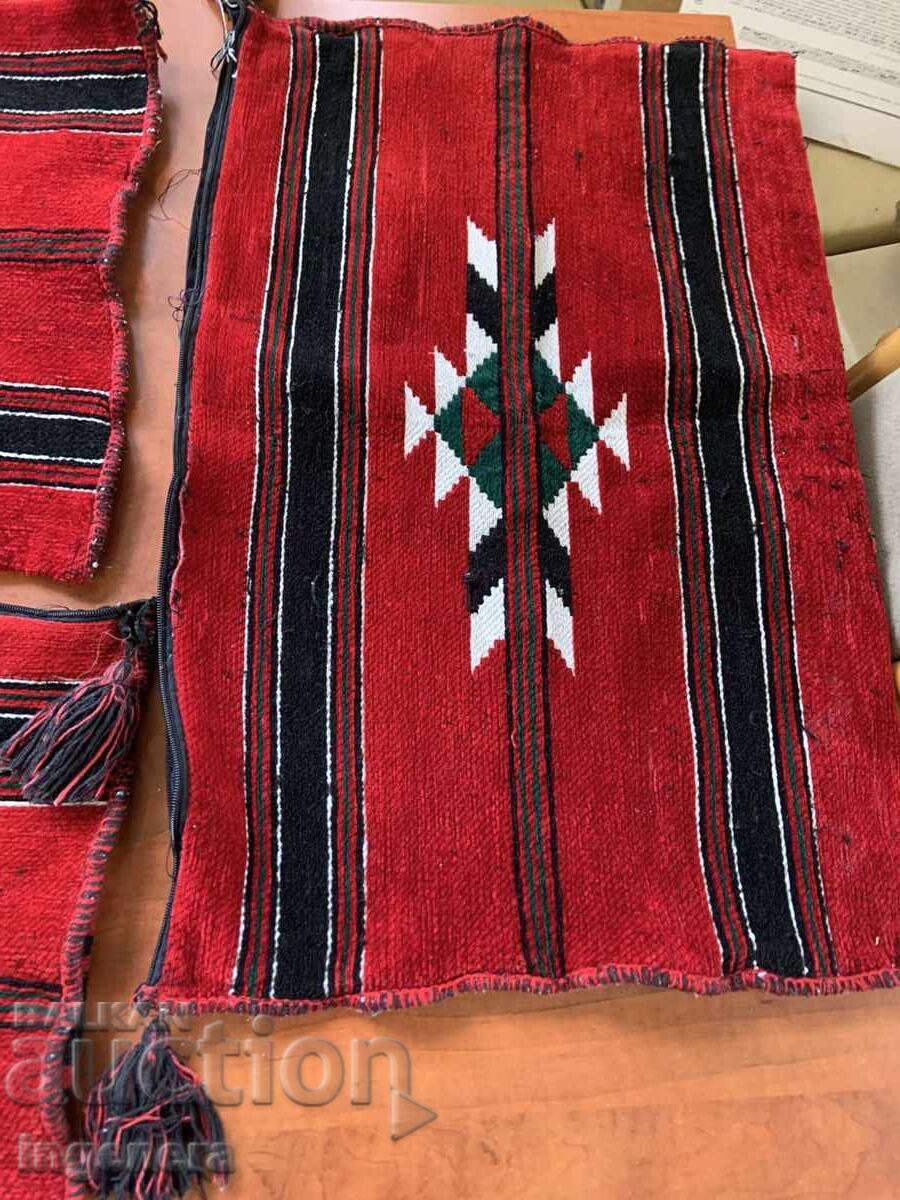 Licitație HUSE PERNE ETNICE PERNĂ MASĂ MODEL - 4 BUC Licitație HUSE PERNE ETNICE PERNĂ MASĂ MODEL - 4 BUC