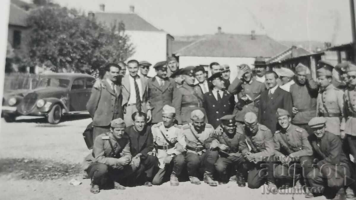 Φωτογραφία Αξιωματικών και Πολιτών με τιμή 2.85 BGN | € 1.46 Φωτογραφία Αξιωματικών και Πολιτών με τιμή 2.85 BGN | € 1.46