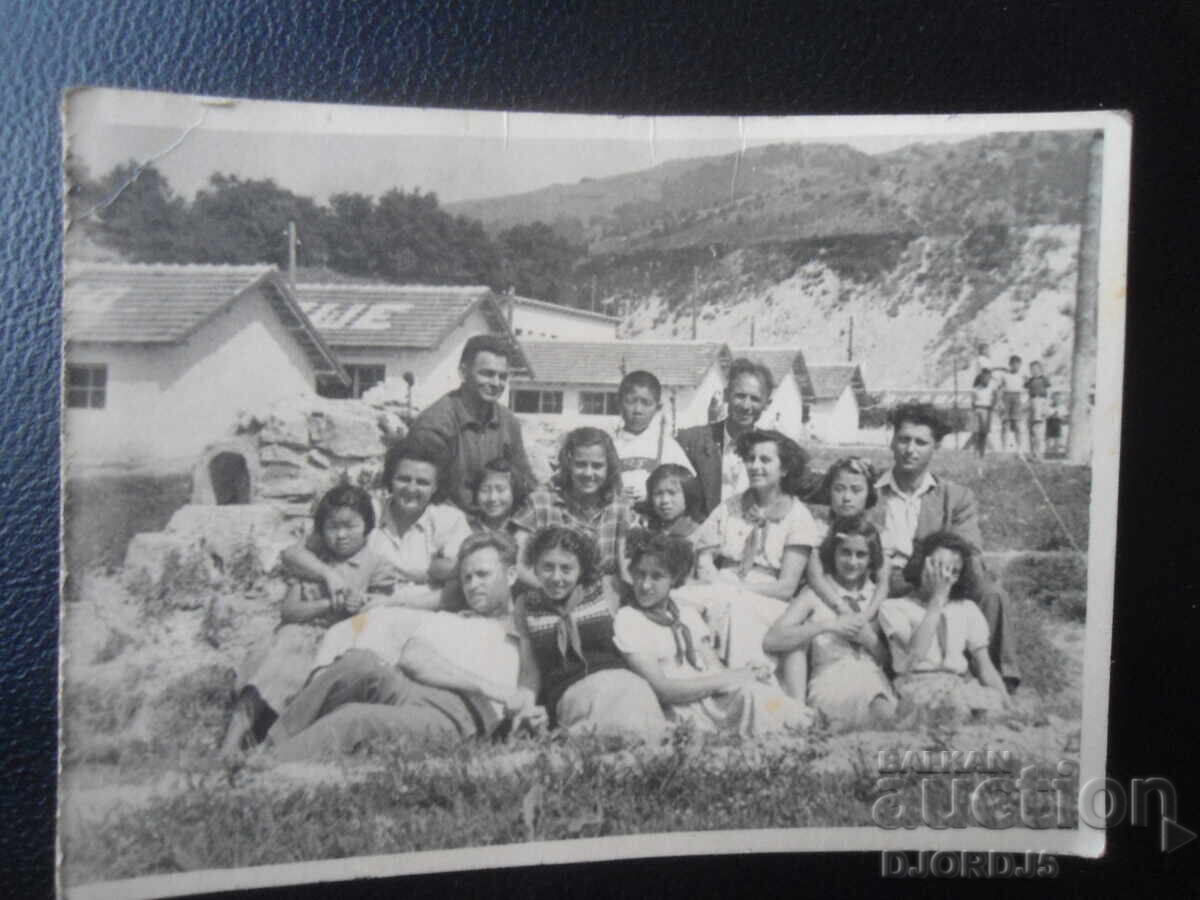 Fotografie veche, 9-28 Iulie 1953 în Kamenitsa, profesori, copii coreeni Fotografie veche, 9-28 Iulie 1953 în Kamenitsa, profesori, copii coreeni