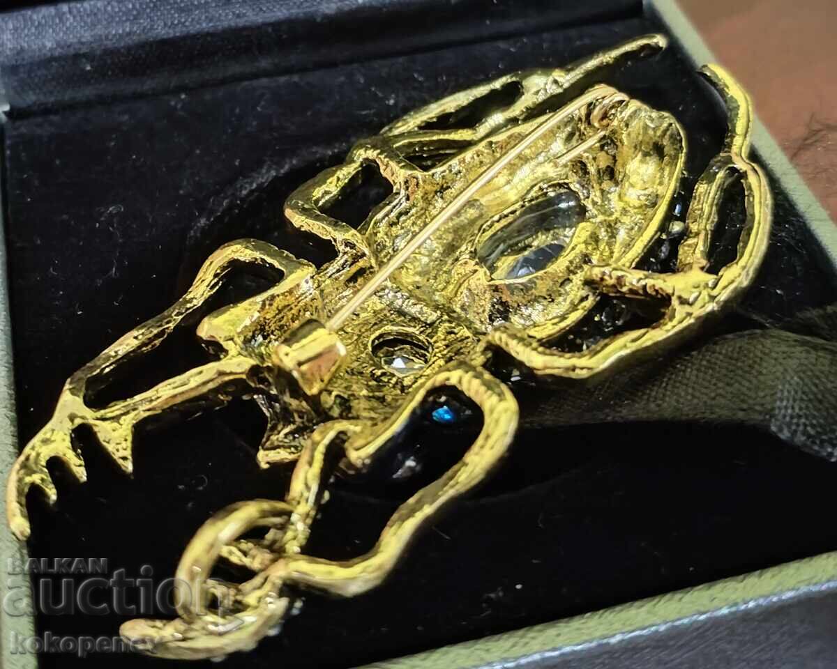 Брошка с цена 0.01 лв. | € 0.01