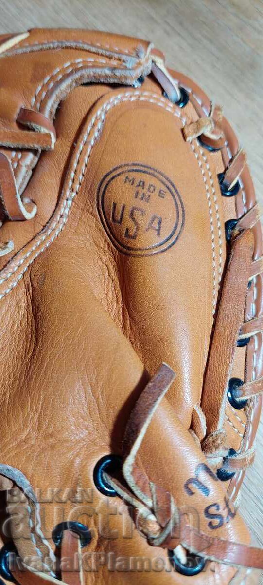 Licitație Mănușă de softball din piele pentru cunoscători Licitație Mănușă de softball din piele pentru cunoscători