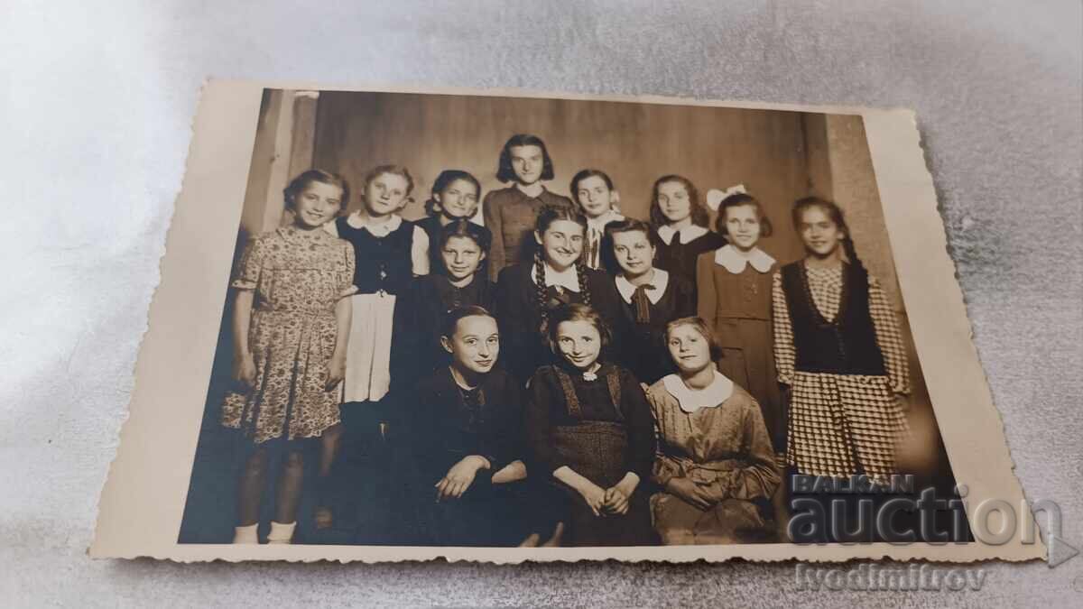 Снимка Дупница Ученички от II -б клас