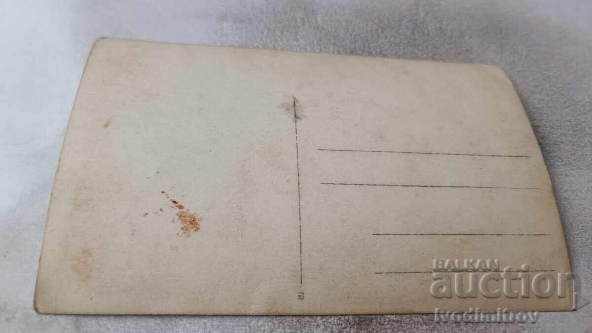 Снимка Младежи и девойки с цена 2.35 лв. | € 1.20