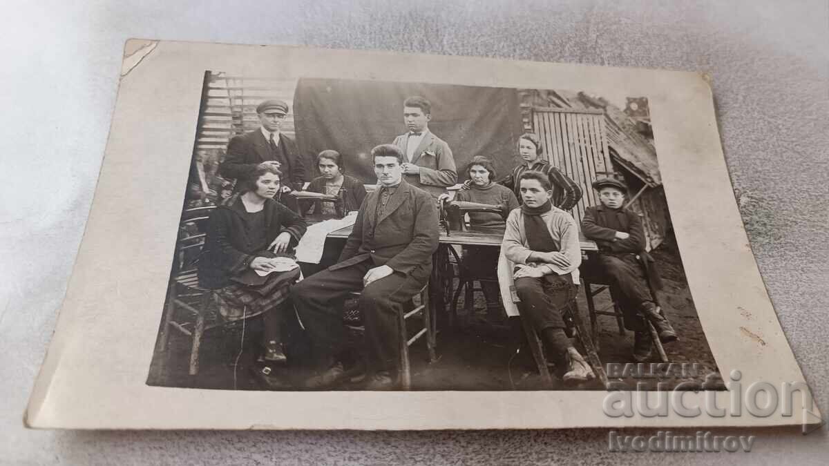 Снимка Младежи и девойки