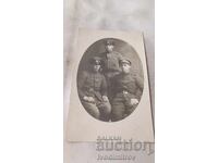 Снимка Трима войници