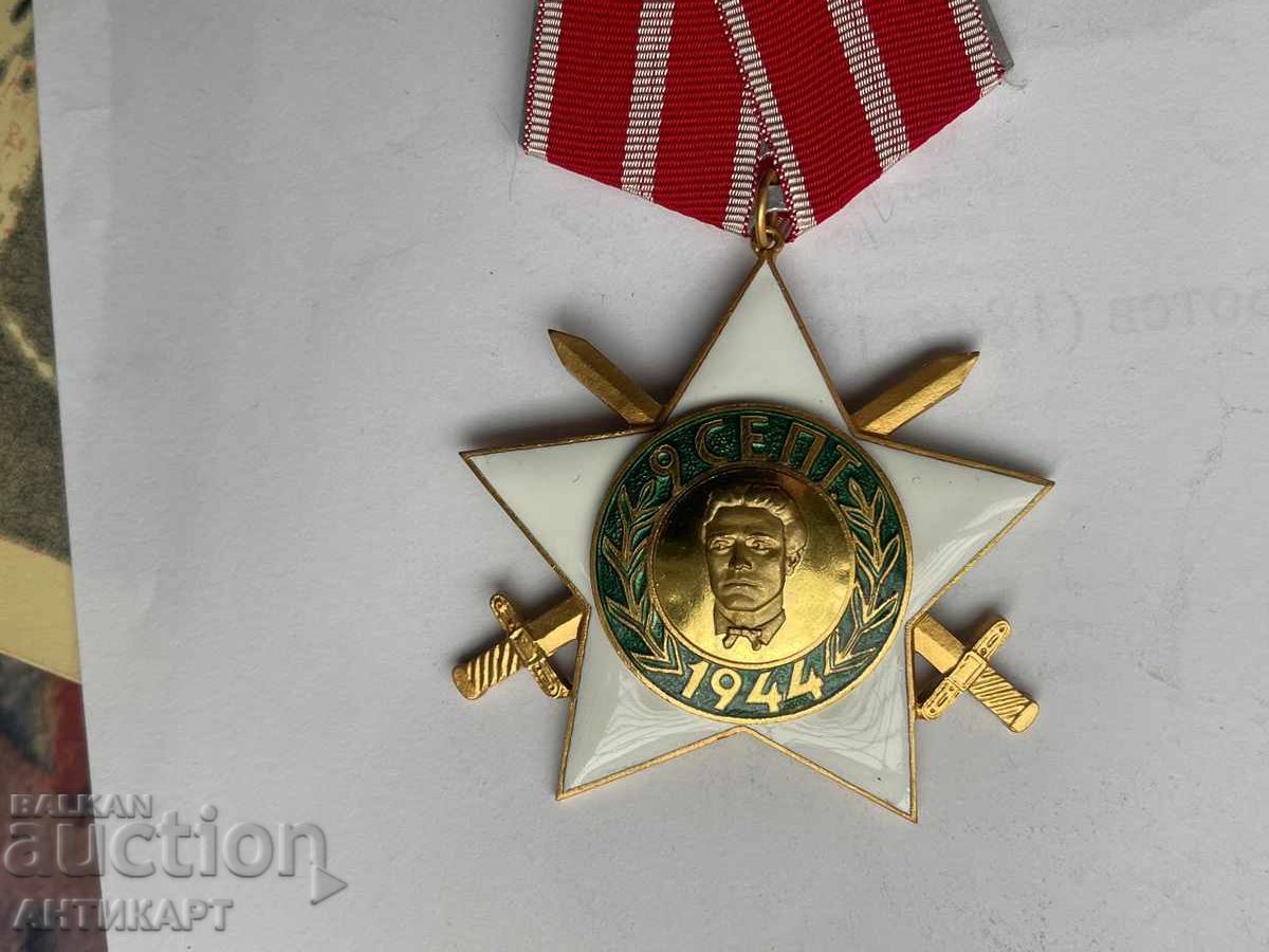 Σπάνιο παράσημο 9ης Σεπτεμβρίου με σπαθιά δευτέρας τάξεως, μεγάλο φορέα με τιμή 29.00 BGN | € 14.83