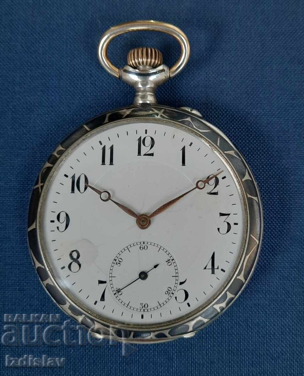 Швейцарски сребърен джобен часовник,златен монограм с цена 6.66 лв. | € 3.41 Швейцарски сребърен джобен часовник,златен монограм с цена 6.66 лв. | € 3.41