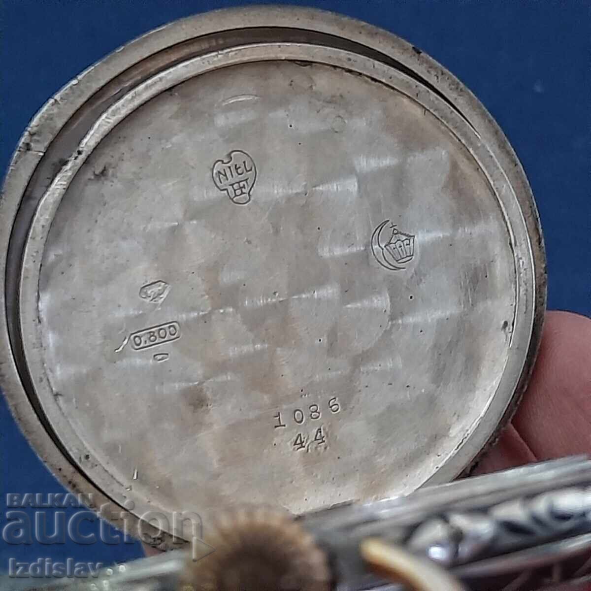 Доставка на Швейцарски сребърен джобен часовник,златен монограм Доставка на Швейцарски сребърен джобен часовник,златен монограм