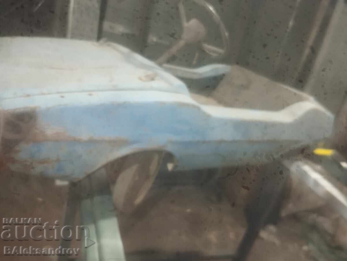 Auction  Pedal car, restoration project