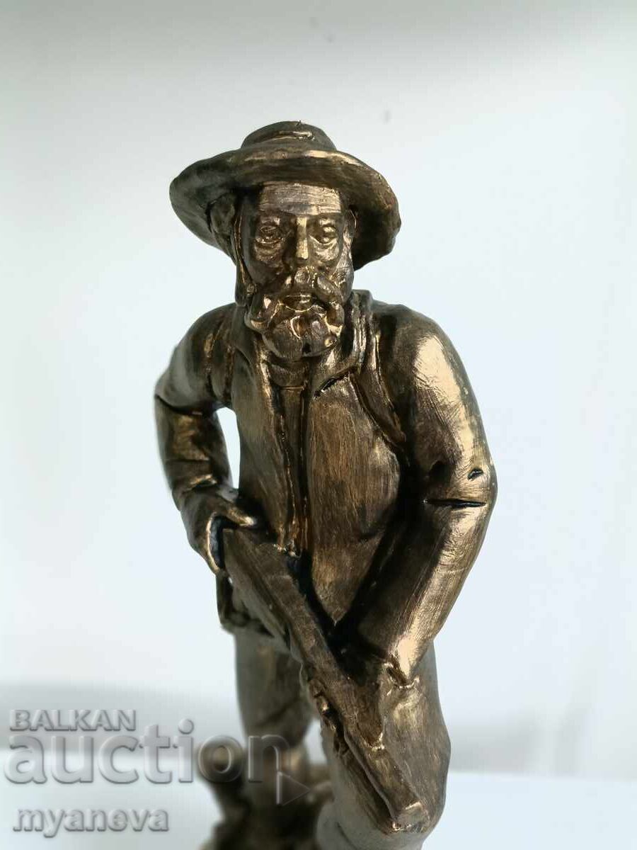 Livrarea Hemingway la vânătoare, sculptură în lemn de autor