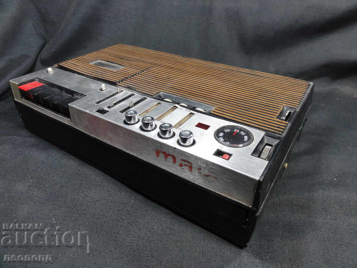 БЗЦ СТАР РЕТРО СОЦ ТРАНЗИСТОР РАДИО КАСЕТОФОН UNITRA MAJA 2 с цена 0.01 лв. | € 0.01