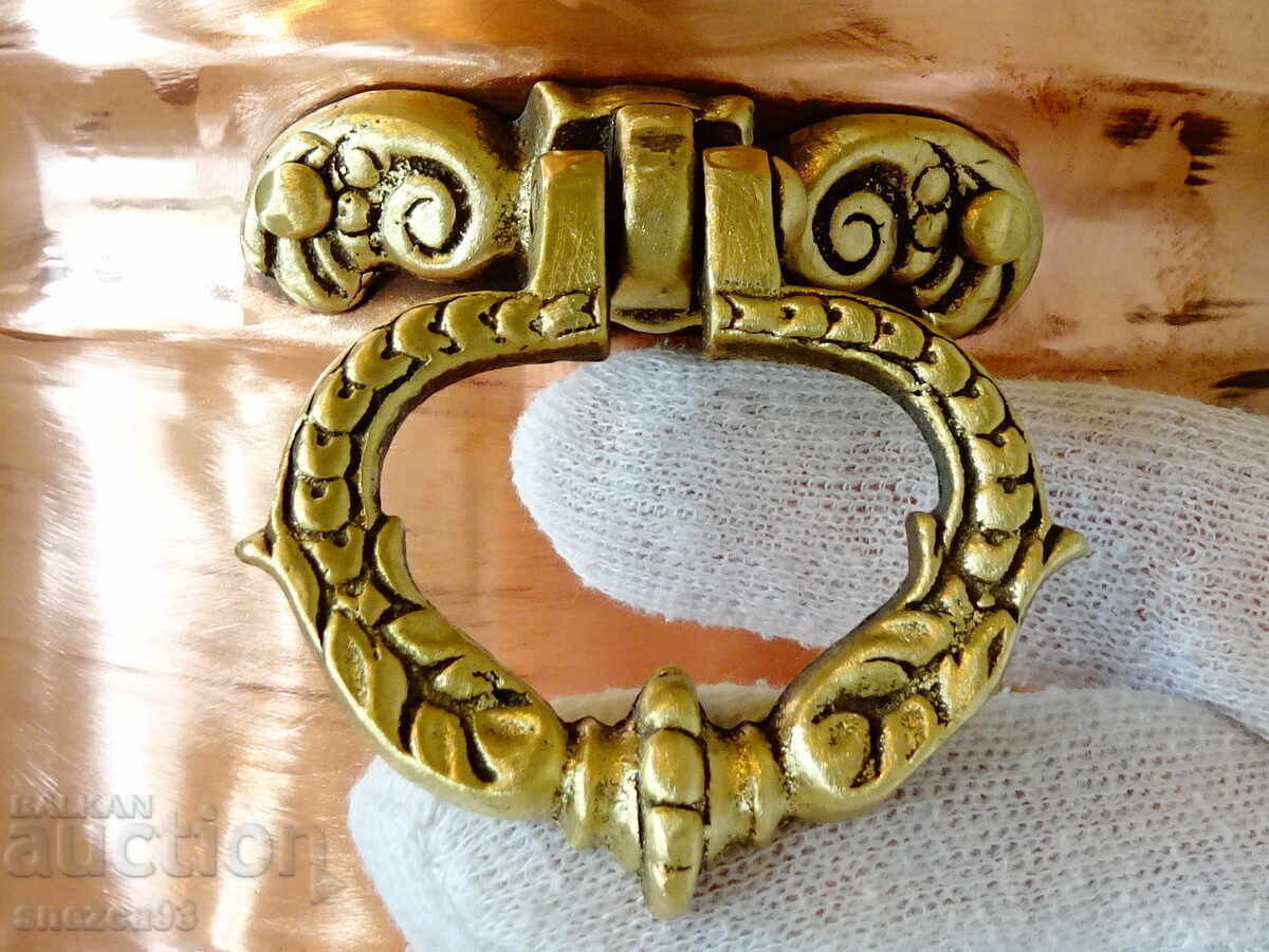 Δημοπρασία Μεγάλη γλάστρα από μέταλλο, κασπώ με χάλκινες λαβές, μπαρόκ Δημοπρασία Μεγάλη γλάστρα από μέταλλο, κασπώ με χάλκινες λαβές, μπαρόκ