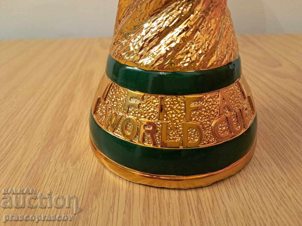 Доставка на трофей купа световнo първенство пo футбол