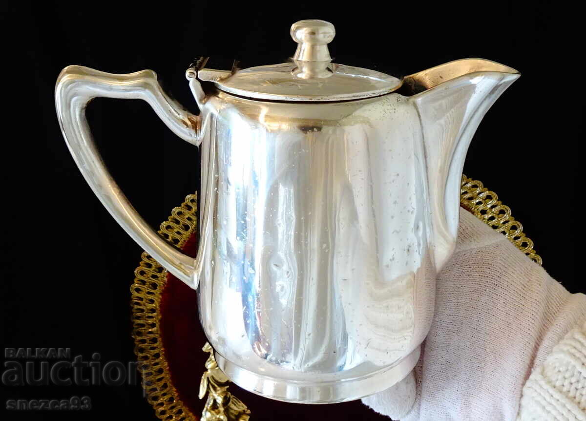 Швейцарска посребрена кана за кафе. Швейцарска посребрена кана за кафе.