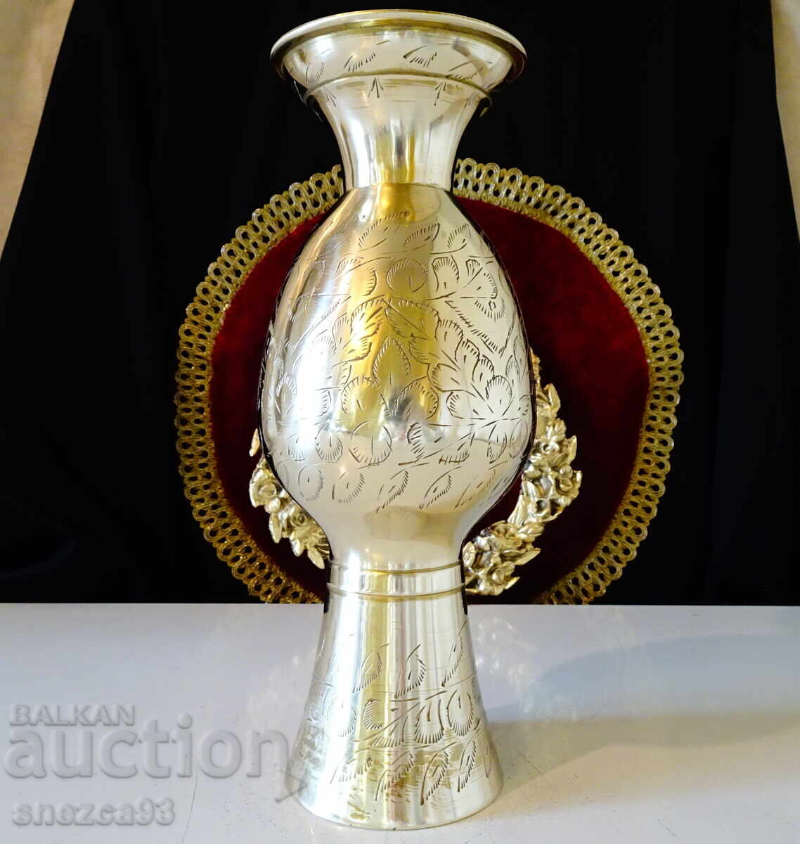 Δημοπρασία Χάλκινη βάζα με υπέροχα χαραγμένα διακοσμητικά, σήμανση Δημοπρασία Χάλκινη βάζα με υπέροχα χαραγμένα διακοσμητικά, σήμανση