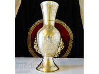 Бронзова ваза с разкошни гравирани орнаменти,маркировка.