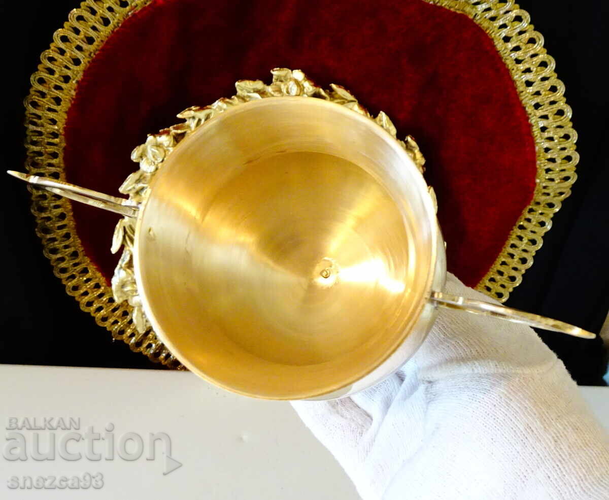 Повдигната бронзова захарница,викториански разкош. с цена 56.00 лв. | € 28.63