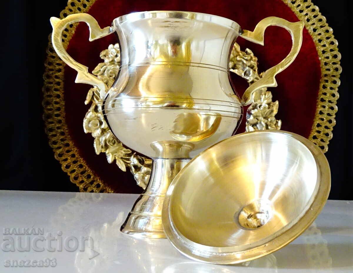 Повдигната бронзова захарница,викториански разкош. - 6