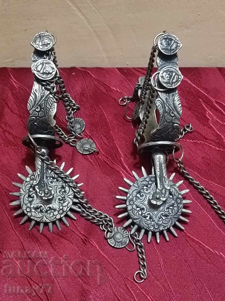 Αντίκες λεπτά μεταλλικά αντικείμενα βίντατζ από το 1800 με κεφαλή