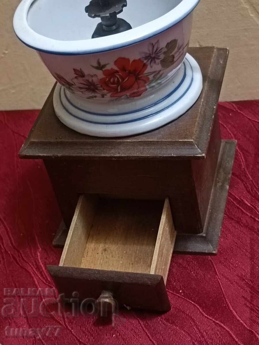 Аукцион Стара мелничка 3 Порцелан Аукцион Стара мелничка 3 Порцелан